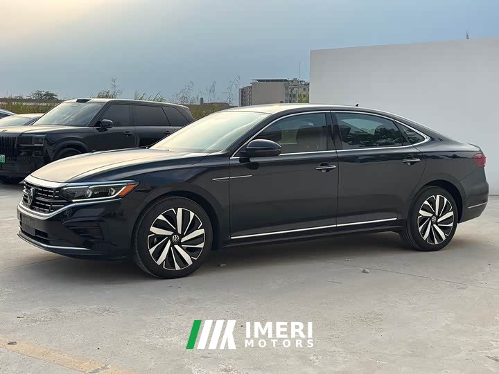 Volkswagen Passat Facelift 330TSI Luxury - ავტომობილი ჩინეთიდან