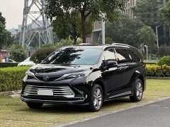Toyota Sienna 2021 2.5L Hybrid Platinum Edition - ფოტო 1