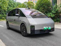 Li Auto MEGA Home Family Edition - ფოტო 3