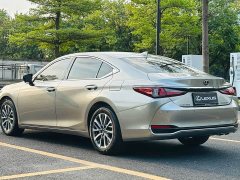 Lexus ES 260 Excellence Edition - ფოტო 8