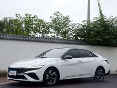 Hyundai Elantra 2023 1.5L CVT Luxury - ფოტო 1