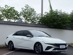 Hyundai Elantra 2023 1.5L CVT Luxury - ფოტო 3