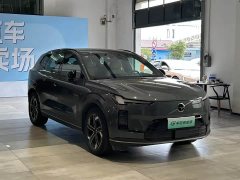 Volvo XC70 Plug-in Hybrid 2026 Two-Wheel Drive Long Range Core - ფოტო 3