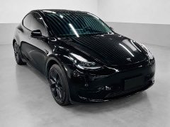 Tesla Model Y Rear-Wheel Drive - ფოტო 3