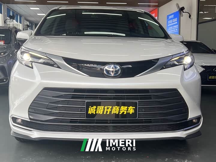 Toyota Sienna 2.5L Hybrid Luxury