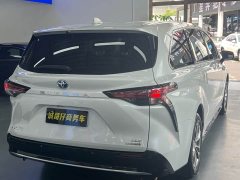 Toyota Sienna 2.5L Hybrid Luxury - ფოტო 12