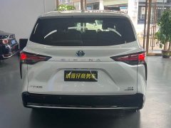 Toyota Sienna 2.5L Hybrid Luxury - ფოტო 13