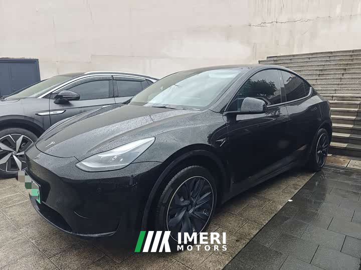 Tesla Model Y Rear-Wheel Drive