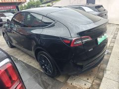 Tesla Model Y Rear-Wheel Drive - ფოტო 3