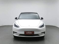 Tesla Model Y Rear-Wheel Drive - ფოტო 3