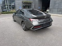 Hyundai Elantra 1.5L CVT Luxury - ფოტო 3