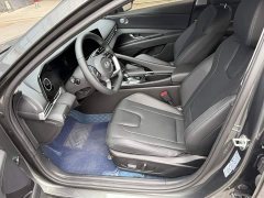 Hyundai Elantra 1.5L CVT Luxury - ფოტო 9