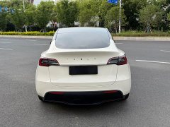 Tesla Model Y Rear-Wheel Drive - ფოტო 4