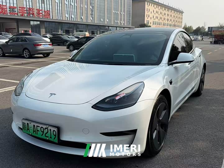 Tesla Model 3 Rear-Wheel Drive