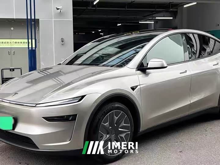 Tesla Model Y L Long Range All-Wheel Drive
