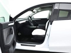 Tesla Model Y Long Range All-Wheel Drive - ფოტო 9