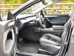 Tesla Model Y Rear-Wheel Drive - ფოტო 3