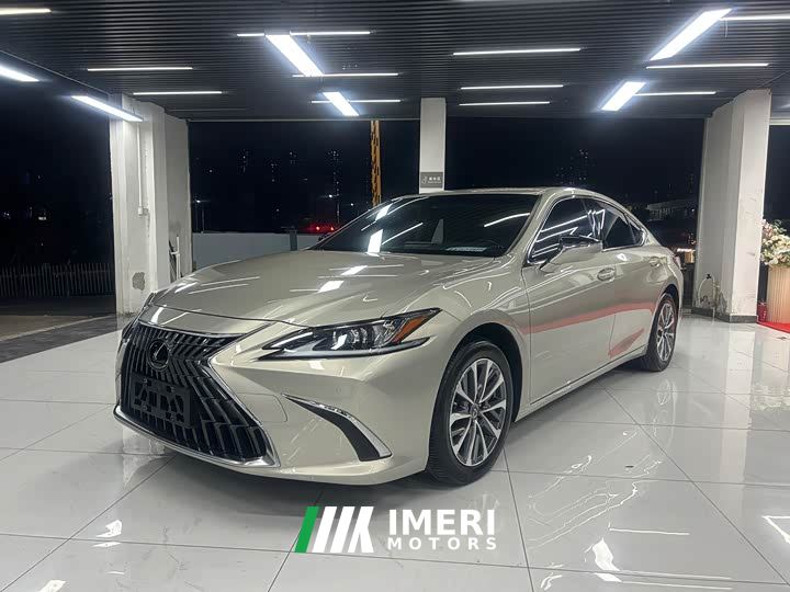 Lexus ES 200 Premium Edition