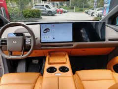 Li Auto i8 Standard Edition - ფოტო 17