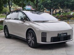 Li Auto i8 Standard Edition - ფოტო 4