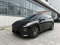 Li Auto i8 Standard Edition - ფოტო 1