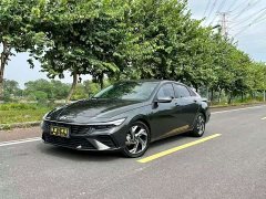 Hyundai Elantra 2023 1.5L CVT Luxury - ფოტო 1
