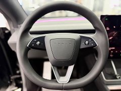 Tesla Model Y L Long Range All-Wheel Drive - ფოტო 12