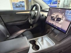 Tesla Model Y Rear-Wheel Drive - ფოტო 12