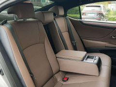Lexus ES 300h Premium Edition - ფოტო 17