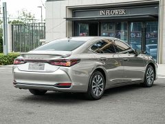 Lexus ES 300h Premium Edition - ფოტო 4