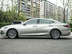 Lexus ES 300h Premium Edition - ფოტო 7