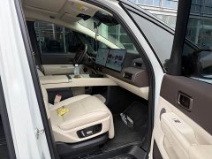 Li Auto Li Xiang MEGA Ultra - ფოტო 8