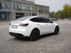 Tesla Model Y Long Range All-Wheel Drive - ფოტო 5