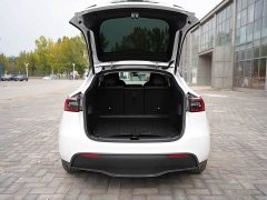 Tesla Model Y Long Range All-Wheel Drive - ფოტო 9