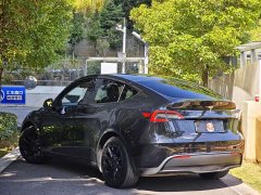 Tesla Model Y Standard Range RWD - ფოტო 19