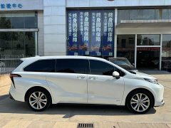Toyota Sienna 2.5L Hybrid Premium Edition - ფოტო 11