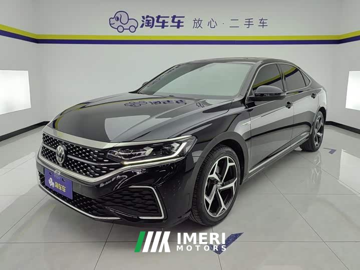 Volkswagen Passat Facelift 330TSI Starry Sky Elite