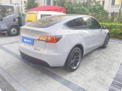 Tesla Model Y Rear-Wheel Drive - ფოტო 3
