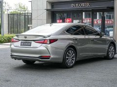 Lexus ES 2022 300h Excellence Edition - ფოტო 4