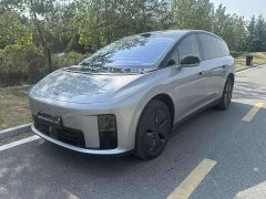 Li Auto i8 Standard Edition - ფოტო 1