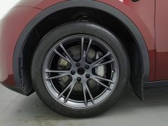 Tesla Model Y Rear-Wheel Drive - ფოტო 17