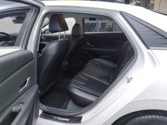 Hyundai Elantra 1.5L CVT Luxury - ფოტო 11