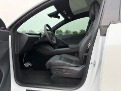 Tesla Model Y L Long Range All-Wheel Drive - ფოტო 8