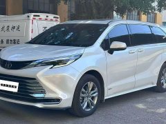 Toyota Sienna 2.5L Hybrid Comfort Edition - ფოტო 1