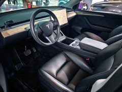 Tesla Model Y Rear-Wheel Drive - ფოტო 4