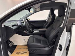 Tesla Model Y Rear-Wheel Drive - ფოტო 8