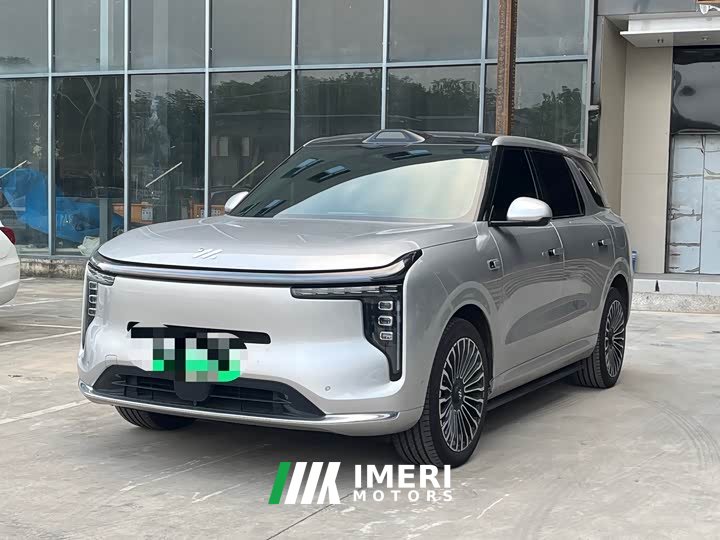 IM Motors Zhiji LS8 52 Max Luxury Six-Seater