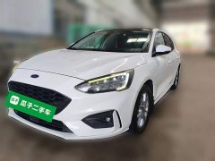 Ford Focus Hatchback EcoBoost 180 Automatic Trend - ფოტო 1