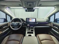 Toyota Sienna 2023 2.5L Hybrid Luxury - ფოტო 12