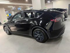 Tesla Model Y Rear-Wheel Drive - ფოტო 8